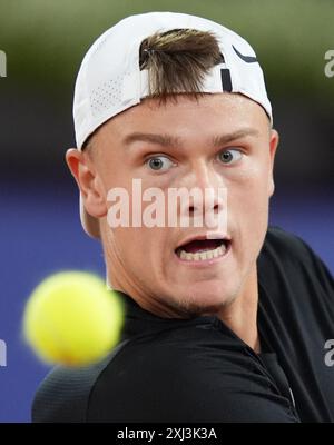 Hamburg, Deutschland. Juli 2024. Tennis, ATP Tour, Hamburg, Herren, Singles, 1 Runde, Marozsan (Ungarn) - Rune (Dänemark), Tennisstadion am Rothenbaum, Holger Rune in Aktion. Quelle: Marcus Brandt/dpa/Alamy Live News Stockfoto