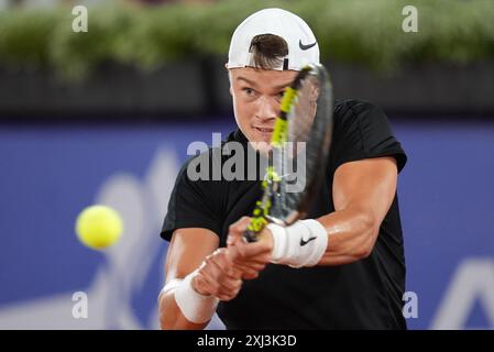 Hamburg, Deutschland. Juli 2024. Tennis, ATP Tour, Hamburg, Herren, Singles, 1 Runde, Marozsan (Ungarn) - Rune (Dänemark), Tennisstadion am Rothenbaum, Holger Rune in Aktion. Quelle: Marcus Brandt/dpa/Alamy Live News Stockfoto