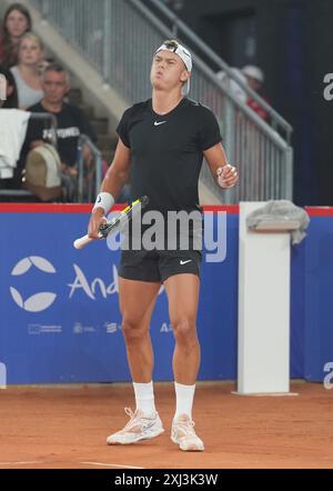 Hamburg, Deutschland. Juli 2024. Tennis, ATP-Tour, Hamburg, Herren, Singles, 1 Runde, Marozsan (Ungarn) - Rune (Dänemark), Tennisstadion am Rothenbaum, Holger Rune reagiert. Quelle: Marcus Brandt/dpa/Alamy Live News Stockfoto