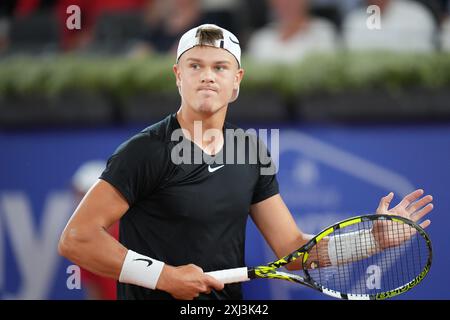 Hamburg, Deutschland. Juli 2024. Tennis, ATP-Tour, Hamburg, Herren, Singles, 1 Runde, Marozsan (Ungarn) - Rune (Dänemark), Tennisstadion am Rothenbaum, Holger Rune reagiert. Quelle: Marcus Brandt/dpa/Alamy Live News Stockfoto