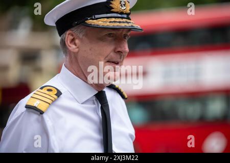 London, Großbritannien. Juli 2024. Chef des Verteidigungsstabs, Admiral Sir Tony Radakin verlässt das Kabinettbüro 70 Whitehall London UK Credit: Ian Davidson/Alamy Live News Stockfoto