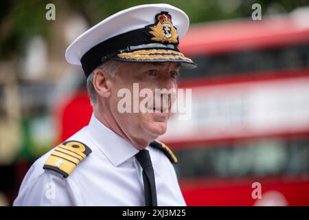 London, Großbritannien. Juli 2024. Chef des Verteidigungsstabs, Admiral Sir Tony Radakin verlässt das Kabinettbüro 70 Whitehall London UK Credit: Ian Davidson/Alamy Live News Stockfoto