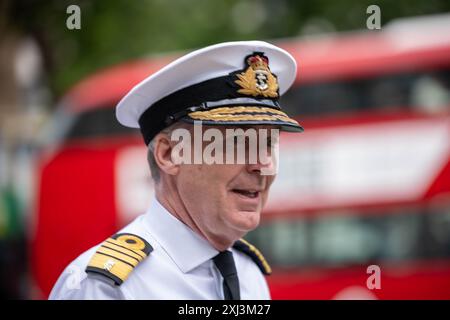 London, Großbritannien. Juli 2024. Chef des Verteidigungsstabs, Admiral Sir Tony Radakin verlässt das Kabinettbüro 70 Whitehall London UK Credit: Ian Davidson/Alamy Live News Stockfoto