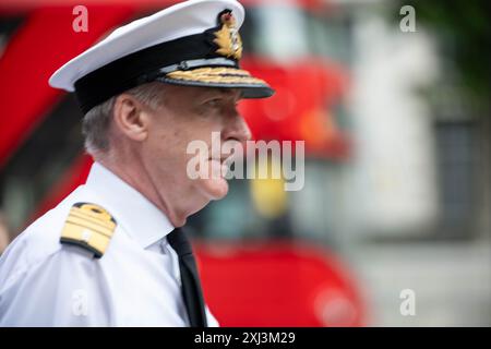 London, Großbritannien. Juli 2024. Chef des Verteidigungsstabs, Admiral Sir Tony Radakin verlässt das Kabinettbüro 70 Whitehall London UK Credit: Ian Davidson/Alamy Live News Stockfoto