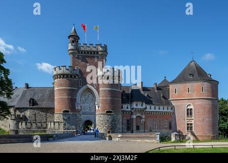 Eingang Kasteel van Gaasbeek, ursprünglich mittelalterliche Burg aus dem 13. Jahrhundert, aber im 19. Jahrhundert renoviert, Lennik, Flämisch-Brabant, Belgien Stockfoto