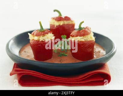 Rote Paprika gefüllt mit Brandade Stockfoto