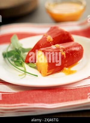 Pequilo-Paprika gefüllt mit ungesalzenem Kabeljau Stockfoto