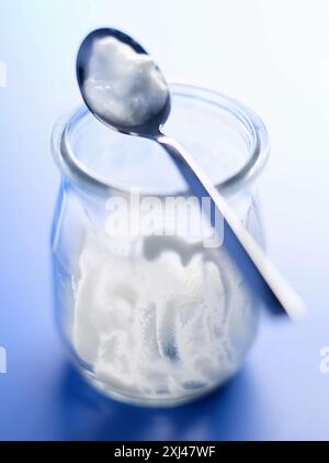 Leere Joghurt Topf Stockfoto