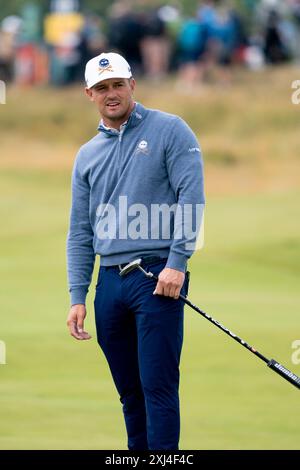 Troon, Schottland, Großbritannien. Juli 2024. Dienstag Übungstag auf dem Golfplatz Royal Troon vor der 152. Open Championship, die am Donnerstag vom 18. Bis 21. Juli beginnt. Bild: Bryson Dechambeau. Iain Masterton/Alamy Live News Stockfoto