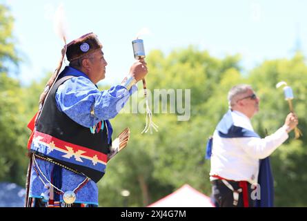 Head man und Head Gourd Dancer Darren Henson im Rocky Young Park am 22. Juni 2024. Foto: Raquel G. Frohlich. Stockfoto