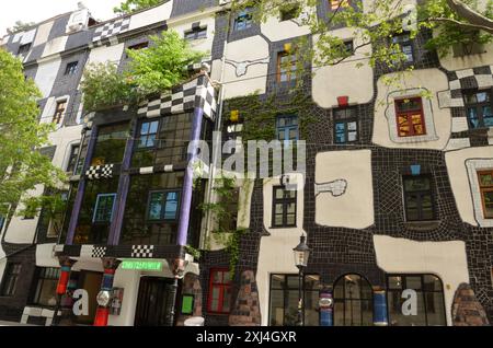 Die Fassade des Kunst Haus Wien, Heimat des Hundertwasser Museums, in Wien, Österreich Stockfoto