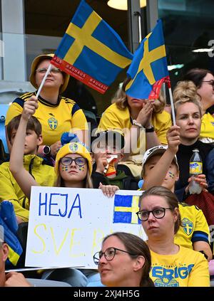 Gamla Ullevi, Göteborg, Schweden, 16. Juli 2024: Schwedische Fans vor dem Spiel der europäischen Qualifikation der Frauen am 16. Juli 2024 zwischen Schweden und England bei Gamla Ullevi in Göteborg, Schweden (Peter Sonander/SPP) Credit: SPP Sport Press Photo. /Alamy Live News Stockfoto