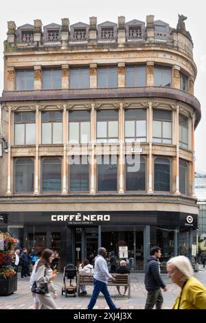 Caffe Nero - 63 Argyle Street, Glasgow, Schottland, Großbritannien - Alexander 'griechisches' Thomson-Gebäude mit gusseiserner Fassade Stockfoto