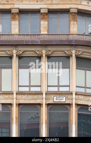 Caffe Nero - 63 Argyle Street, Glasgow, Schottland, Großbritannien - Alexander 'griechisches' Thomson-Gebäude mit gusseiserner Fassade Stockfoto