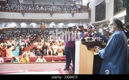 Patna, Indien. Juli 2024. PATNA, INDIEN - 16. JULI: CPI-ML-Generalsekretär Dipankar Bhattacharya hielt seinen Vortrag während des Rajya Stariya Karyakarta Sammelan 'Haq Do - Wada Nibhao Abhiyan' in Rabindra Bhawan am 16. Juli 2024 in Patna, Indien. (Foto: Santosh Kumar/Hindustan Times/SIPA USA) Credit: SIPA USA/Alamy Live News Stockfoto