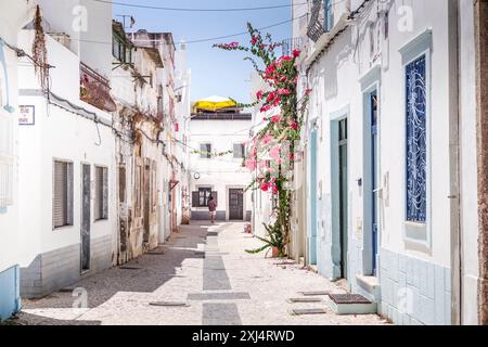 Malerische Straße in Olhão, Portugal (Algarve) Stockfoto