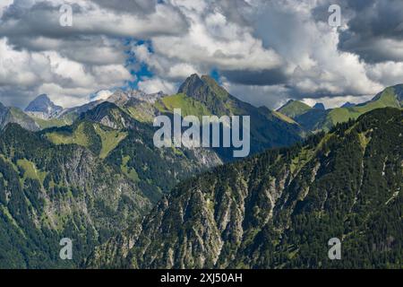 Bergpanorama von Soellereck nach Hoefats, 2259m, Allgäuer Alpen, Allgäuer, Bayern, Deutschland Stockfoto