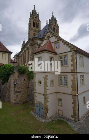 Blick auf die Stiftskirche, Comburg, Zinnen, Benediktinerkloster, Jakobsweg, Kocher Tal, Kocher, Schwäbisch Hall, Hohenlohe Stockfoto