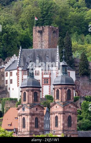 Blick über den Main auf die Burg und die Altstadt mit der Pfarrkirche St. James. Miltenberg, Niederfranken, Bayern, Deutschland Stockfoto