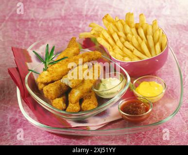 Hähnchen-Nuggets und Pommes frites Stockfoto