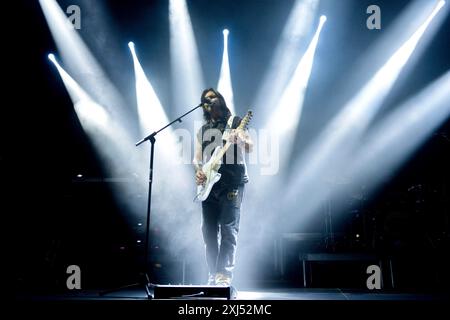 Juanes live auf der European Tour 2024 in der Uber Eats Music Hall in Berlin am 24. Juni 2024 Stockfoto