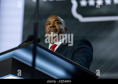 Vizegouverneur Mark Robinson (Republikaner von North Carolina) spricht auf dem Republican National Convention in Milwaukee, Wisconsin, am Montag, den 15. Juli 2024. Quelle: Annabelle Gordon/CNP Stockfoto