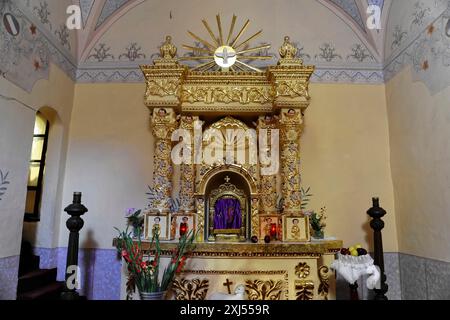 Kirche San Francisco de Acatepec, Acatepec, San Pedro Cholula, Bundesstaat Puebla, Mexiko, Zentralamerika, ein aufwendig gestaltetes, reich dekoriertes Stockfoto