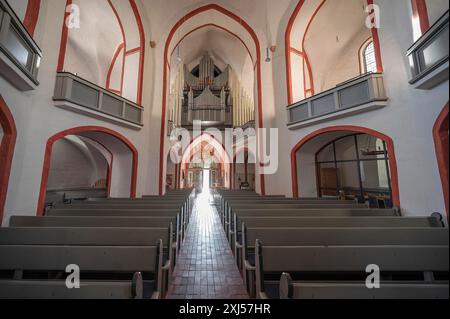 Innenraum mit Orgelloft, St. Nikolai Kirche, Siegen, Nordrhein-Westfalen, Deutschland Stockfoto