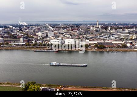 Luftaufnahme des BASF-Werks Ludwigshafen. Die BASF SE mit Sitz in Ludwigshafen am Rhein ist nach Umsatz das weltweit größte Chemieunternehmen, 10/2020 Stockfoto