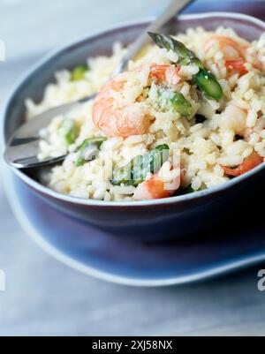 Garnelen und Spargel-risotto Stockfoto