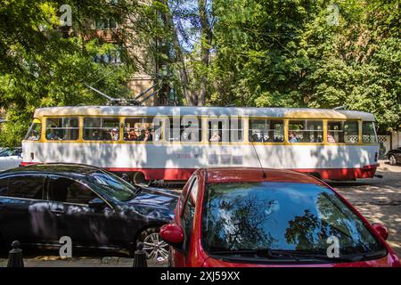 Odessa, Ukraine, 15. Juli 2024 die Odessa-Straßenbahn fährt weiter, während die Stadt regelmäßig bombardiert wird Stockfoto