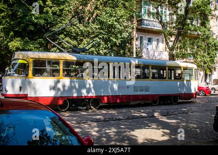 Odessa, Ukraine, 15. Juli 2024 die Odessa-Straßenbahn fährt weiter, während die Stadt regelmäßig bombardiert wird Stockfoto