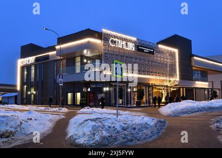 Moskau, Russland, JFEB 14. 2024. Bahnhof, Gastronomiezentrum, Lebensmittelmarkt in Zelenograd Stockfoto