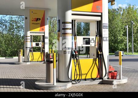 Moskau, Russland, 1. Mai. 2024. Rosneft, Benzin- und Dieselkraftstoffstation Stockfoto