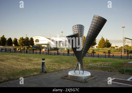 Skulptur und Blick auf den Bahnhof am Flughafen Southend on Sea Stockfoto