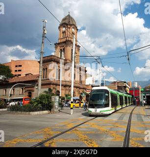 Medellin, Antioquia - Kolumbien - 25. Februar 2023. Am 31. März 2016 kam ein neues Transportmittel im zentralen östlichen Teil der Stadt ​​the an Stockfoto