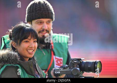 Stadion TV, Kameramann, Kameramann, Sony Kamera auf Ronin Rig, Logo, Voith Arena, Heidenheim, Baden-Württemberg, Deutschland Stockfoto