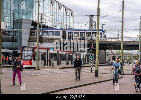 ÖPNV Anbindung des Hauptbahnhofs von den Haag, Centraal Station, Rijnstraat, Innenstadt, Straßenbahnlinien, Niederlande, den Haag Centraal *** öffentliche Verkehrsverbindungen zum Haag Hauptbahnhof, Hauptbahnhof, Rijnstraat, Stadtzentrum, Straßenbahnlinien, Niederlande, Haager Centraal Stockfoto