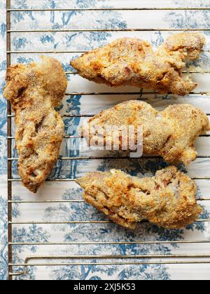 Schweinefällen in Brotkrumen gekocht Stockfoto