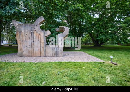 Skulptur Ein Haus für Goethe von Chillida, Eduardo in den Taunusanlagen in Frankfurt am Main, kreisfreie Stadt Hessen Stockfoto