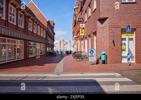 C&A, H&M und Postbank in der Straße Goos, Teil der Fußgängerzone in Stade, Hansestadt, Stadtteil Stade, Niedersachsen, Deutschland Stockfoto