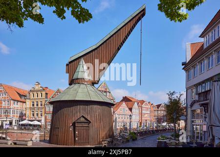 Alter Kran im Hansehafen in der Altstadt von Stade, Hansestadt, Landkreis Stade, Niedersachsen Stockfoto