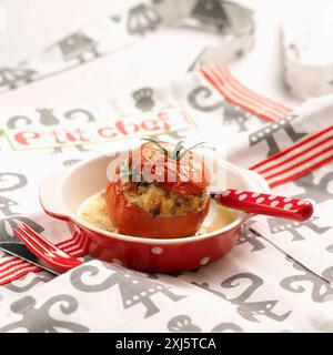 Gebackener Toamto gefüllt mit Kalb Stockfoto