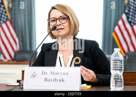 Washington, District of Columbia, USA. Juli 2024. MARYNA BAYDYUK, Präsidentin und Exekutivdirektorin von United Help Ukraine, sprach bei einem Briefing, das von der Kommission für Sicherheit und Zusammenarbeit in Europa (auch bekannt als Helsinki-Kommission der USA) zum Thema „Russlands Ökozid in der Ukraine: Environmental Destruction and the need for Accountability“ im US Capitol in Washington, DC (Credit Image: © Michael Brochstein/ZUMA Press Wire) NUR REDAKTIONELLE VERWENDUNG! Nicht für kommerzielle ZWECKE! Stockfoto