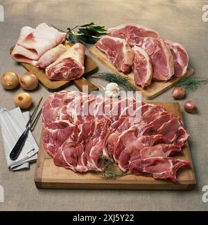 Stücke von rohem Schweinefleisch Stockfoto