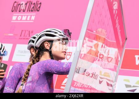 Pescara, Italien. Juli 2024. Carmela Cipriani (ITA) von Bepink Bongioanni beim Start der Radtour Giro d'Italia Women 2024 Abfahrt der 8. Endphase von Pescara nach L'Aquila, Italien. (Foto: Davide Di Lalla/SOPA Images/SIPA USA) Credit: SIPA USA/Alamy Live News Stockfoto