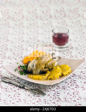 Süß-saure Wachtel (Thema: weniger Cholesterin, mehr Geschmack) Stockfoto