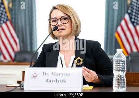 Maryna Baydyuk, Präsidentin und Exekutivdirektorin von United Help Ukraine, spricht bei einem Briefing, das von der Kommission für Sicherheit und Zusammenarbeit in Europa (auch bekannt als Helsinki-Kommission der USA) zum Thema "Russlands Ökozid in der Ukraine: Umweltzerstörung und die Notwendigkeit der Rechenschaftspflicht" im US-Kapitol in Washington organisiert wurde. Briefing der Kommission für Sicherheit und Zusammenarbeit in Europa (auch bekannt als Helsinki-Kommission der USA) zum Thema "Russlands Ökozid in der Ukraine: Umweltzerstörung und die Notwendigkeit der Rechenschaftspflicht" im Kapitol der USA in Washington. Stockfoto