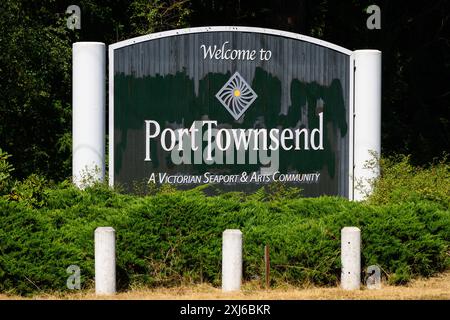 Port Townsend, WA, USA - 15. Juli 2024; Willkommen bei Port Townsend-Schild mit Logo in Jefferson County Stockfoto