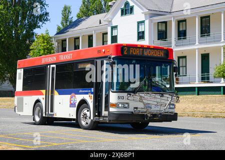 Port Townsend, WA, USA - 15. Juli 2024; Jefferson Transit Bus im Fort Worden State Park mit Namen Stockfoto